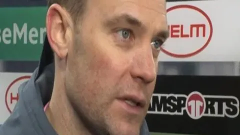 申花战平引争议，斯卢茨基策略受外界拷问